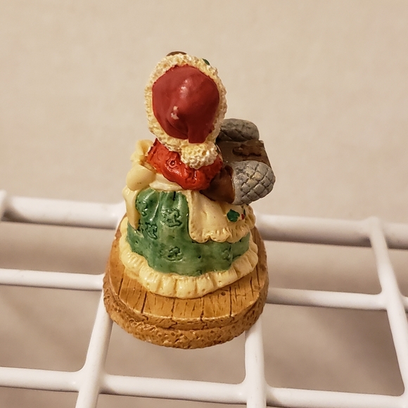 Vintage 1990 Authentic Pennibears Ceramic Figurine - Christmas Bear w/ Cookies - Picture 2 of 7